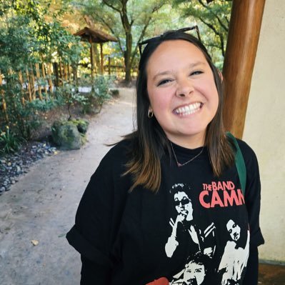 sarahlindsaay's profile picture. most likely w/ my doodle or at a concert