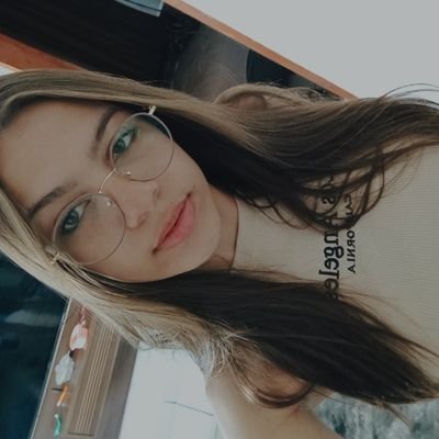 📚| tentando passar em med
🌻| 19 anos
🌪️| insta: @jc_studiess (vão lá acompanhar minha rotina caótica haha)
