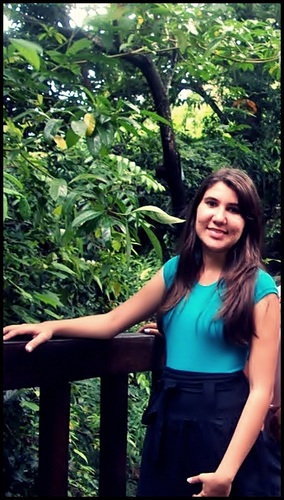 16 anos, Tímida, Sonhadora, Amiga, e acima de tudo Feliz por Servir a DEUS.