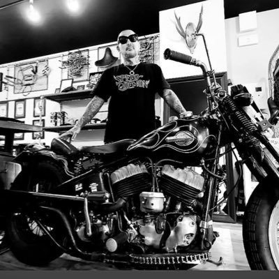 大阪の彫師です 。 バイクネタしかツイートしませんInstagram https://t.co/DGSsiIzXbm ZIPANGUS MS https://t.co/4XxcdfOzt4服屋もしてますhttps://t.co/6gZ6q8aNXS