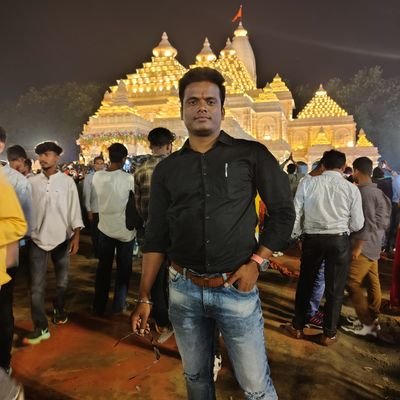 सरस्वति नमस्तुभ्यं वरदे कामरूपिणि । विद्यारम्भं करिष्यामि सिद्धिर्भवतु मे सदा ॥