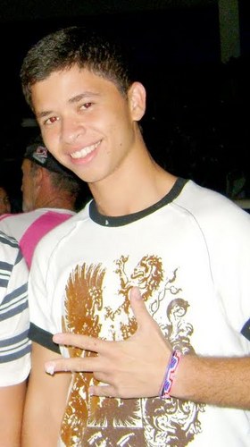Estudante,geminiano, flamenguista,20 anos, paraibano com orgulho, esporte preferido poker!!