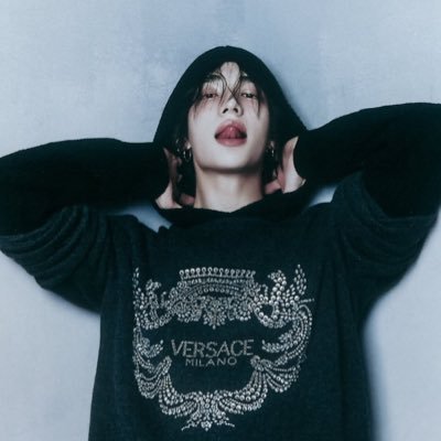 you make me stay, stray kids. https://t.co/7eLVjCTjEq