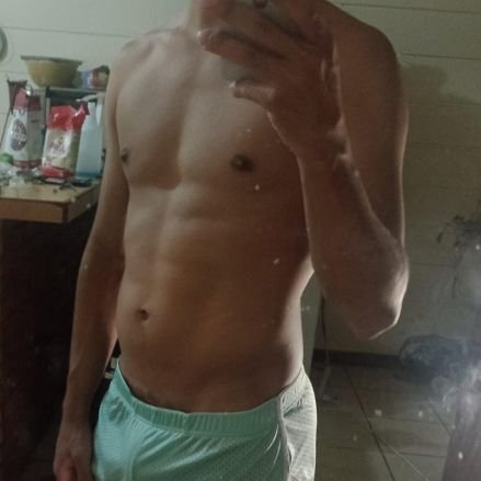 tmpsqdrm's profile picture. San José, CR 🇨🇷.     
29 años. estudiante de ciencias. 
pansexual, NB, bull. switch. No drama.
🔞 nsfw.