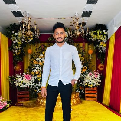 OmkarPadwal14's profile picture. सर्वत्र सुखिनी संतू सर्वे संतू निरामय.🕉️

#learner