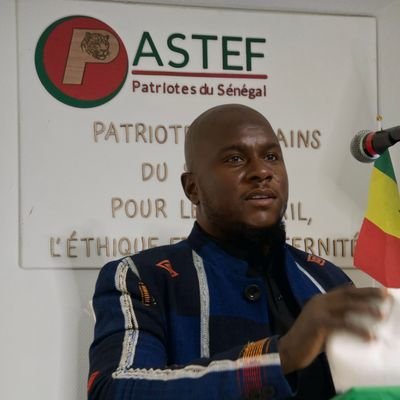 la densité de l'histoire ne détermine aucune de mes actes je suis mon propre fondement et c'est en dépassant les données historiques....🌍🇸🇳