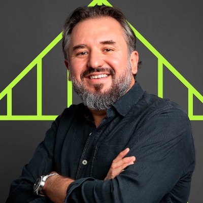 Vicepresidente Ejecutivo de Innovación y Desarrollo Tecnológico en la Cámara Mexicana de la Industria de la Construcción (CMIC).