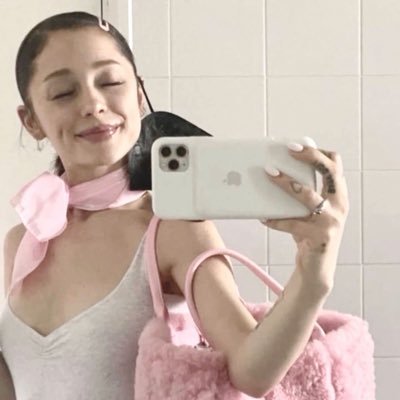 glindacals's profile picture. dni if non edtwt ʕ – _ – ʔ