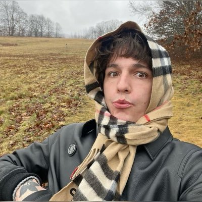 esnytay's profile picture. well i heard!!!