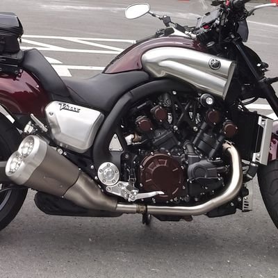 karukaru42's profile picture. 無言フォロー失礼します。最近あまり乗れてない'67式アラ還ライダーです。道の駅と甘いもの巡ります😋
VMAX1700('15)/FJR1300AS('20)/ランクル　　　
/クシタニ/SSTR/浜田省吾/椎名林檎/スイーツ/