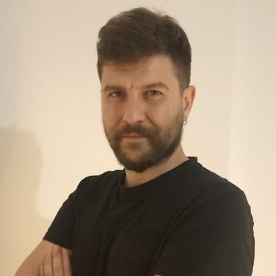 Vivo fuori Napoli, ma Napoli me la porto dentro.
Cofondatore e Creator di @memenapoli
Anche su Twitch ⬇️
#ForzaNapoliSempre