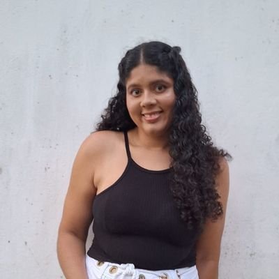 “Que a vida passe sem pressa, que tenha amor em cada dia e que Deus abençoe cada escolha que meu coração fizer por mim.” 💗🌻✨