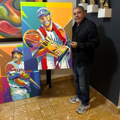 Julio María es un talentoso artista residente en Puerto Rico, con años de experiencia produciendo arte vibrante y significativo.