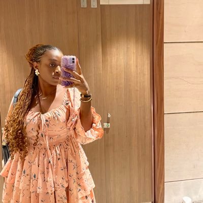 Product Designer👩🏽💻|| A bookworm📚||Skincare enthusiast✨ || Gift curator💐🎁 @moradogifts