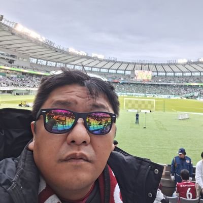 Vissel_Hirokun's profile picture. ひろくん♪【昇龍/究極龍】のヴィッセル神戸専用アカウントです！
ヴィッセル神戸中心に呟きます！
ヴィッセルサポ、Jリーグサポ、サッカーサポの皆さん宜しくお願い致します！
関東アウェイゴル裏中心に現地観戦してます！
赤マスクが目印です
撮って出し動画もTiktokやYouTubeにアップしてます！