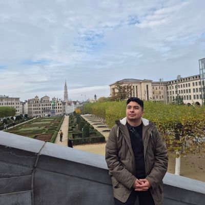 Cinefilo e ingeniero, amante de los libros y jinete de dragón.