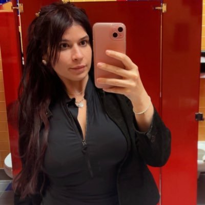 NMasitzel's profile picture. just a Spanish princess 🌿🤍🦋💭✨ 🌸💜 nava.