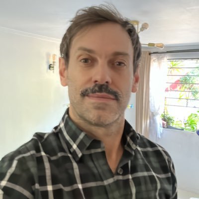 Zatiroschile's profile picture. Arte, sexo y realidad. Productor, editor y director de contenido adulto con sello propio. Fundador de Producciones Zatiros SPA. Internacional, sin filtros.