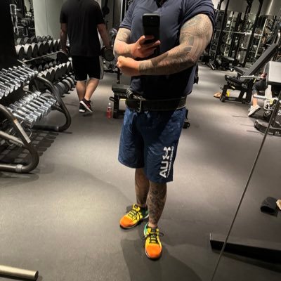 syun384183's profile picture. TOKYO。刺青×筋トレ。都内にてジム、飲食店数店舗経営、不動産オーナー！最近ポケカにハマり中！