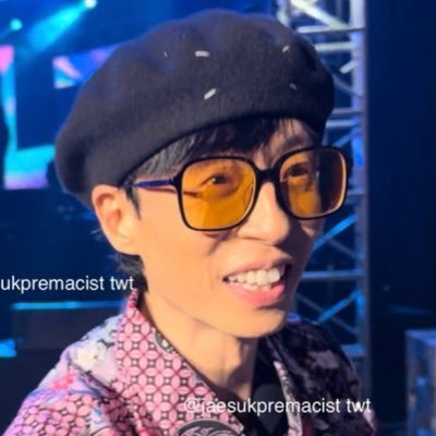 jaesuk shitposting account bc im obsessed with him. currently living in between jaesuk’s crooked teeth🖤