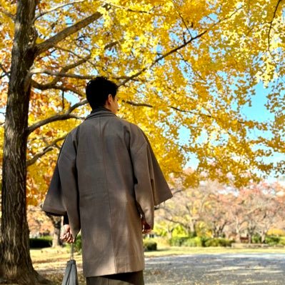 着物のことをつぶやきたいアカウント(それ以外もボソボソ)
着物/和裁/美術館・博物館 /山
※無言フォロー失礼します🙇♂️
※フォローバックは基本的に着物中心アカウントにさせていただいてます🙇♂️