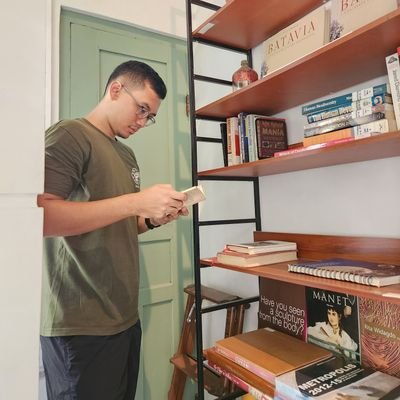 vidiraziz's profile picture. Suka menulis, membaca, dan berbagi seputar hidup dan karier. Menulis dalam Bahasa Indonesia | Writing long-form on Medium in English