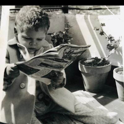 Lector compulsivo. Curioso y descreído. Aficionado al Rugby y al Baloncesto. Aragonés contumaz. Cuenta personal.