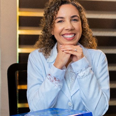 Amo palavras escritas.
Professora e pesquisadora.
Sei que o propósito da minha vida não é para a minha própria glória...
Cristo,
Ciência...