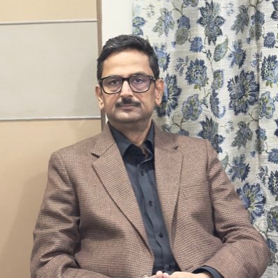 वीर भोग्य वसुन्धरा । चिन्तक, विचारक और यायावर।