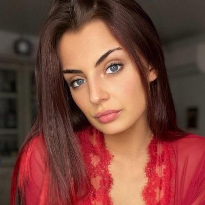 24, un peu fofolle et fan de belles mécaniques 😍