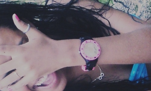-  Sou como vse me vê , posso ser leve como uma brisa ou forte como uma ventania , depende de quando e como vse me vê passar. 
          (Clarice Lispector)