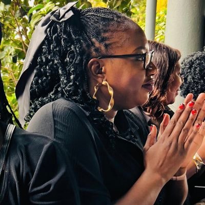 Mphiwe_A's profile picture. GeMini ♊ (10/06)
🇸🇿 Swati
👩‍🏫
Catholic 💯

I follow back 🌺