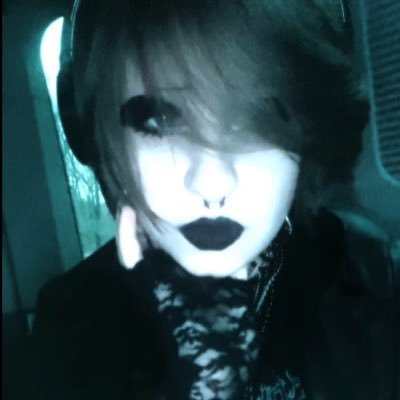 erinyourfriend's profile picture. i’m not a fed