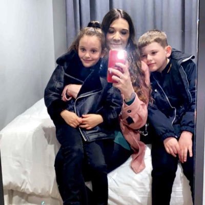 I'm 28 ✨🍹 I have 2 gorgeous kids a boy named Tyler 💙💎 and a girl named Arla 🎀💎 they are my world 🌎 Instagram zoeslattery.x Snapchat zoeslattery4