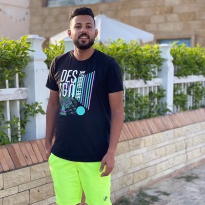 شارع الاعلامجي اسم الفيديوهات الي بصورها في الشارع وبما ان اسمي الاعلامجي وبصور في الشارع فا اصبح اسم سلسلة فيديوهاتي معاكم هي