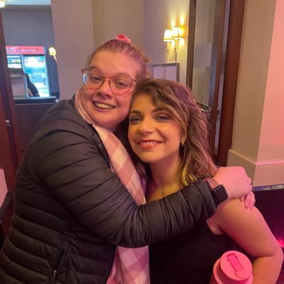 university student, gallery attendant, theatre lover.🎭 cheese enthusiast. des flanagan & josh russell girlie ❤️. support @CareForGaza.🇵🇸 @dukieapologist 🤍💍