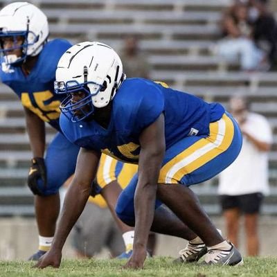 Sumter High school
6'0 200lb lb/de
Class of 2026
3.6 GPA
