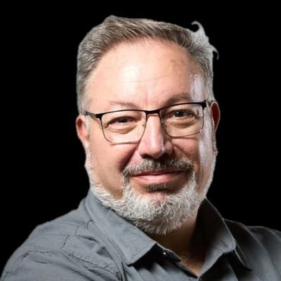 Periodista. Autor de varios libros y coautor de 6 hijos. Transito junto a @pauvetru. Hacemos @memodiario.