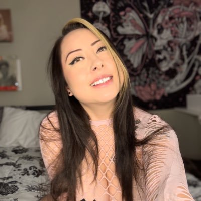 raylaocean1's profile picture. Can I be your pocket girlfriend? 😘