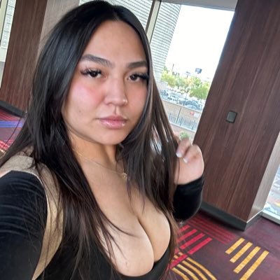 rosalindazaval1's profile picture. a realist 🖕🏿