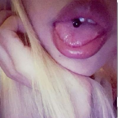 ballindollin's profile picture. ୨୧ weirdo grl ୨୧