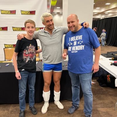 Huge Wrestling Fan! love to attend wrestling shows and fanfests! attend other conventions. autograph collector! major Mark, fan of the Atlanta braves
