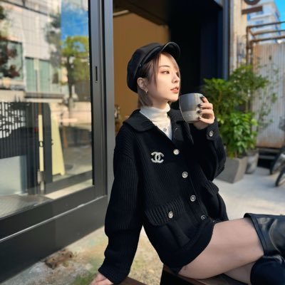申し訳ありません紙煙草吸いますsorry、マット派です🙇https://t.co/s6B77uoMCF 写真は格好つけてますが実態はヘラヘラしてます🥸