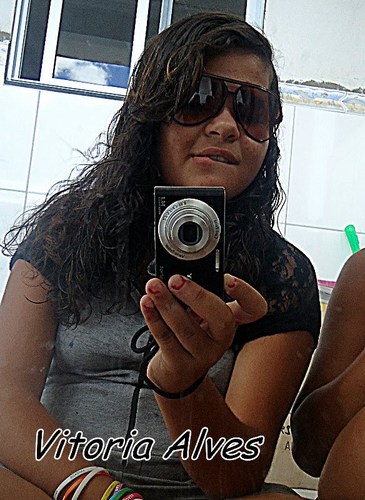 A amizade melhora a felicidade e diminui a tristeza, porque através do amigo, duplicam-se as alegrias e se dividem os problemas.