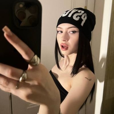 askomsunya's profile picture. geri takip yapmayana kara büyü yapıyom