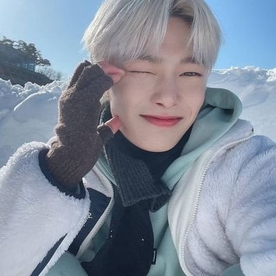 -25;
-козерог;
-она/он;
-inhj-t ;
-🏳️🌈;
тетрадка мыслей и действий 📝;