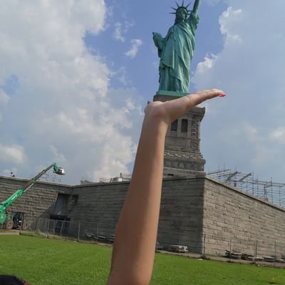 newrivs's profile picture. 