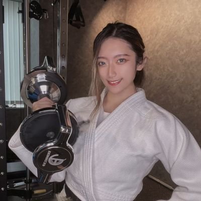 柔道女子のトレーナー✨PEAK'SGYMでパーソナルトレーナーをやってます👍寝技ストレッチの生みの親✋女性トレーナーとボディメイクしたい人にオススメです‼️本アカは@PEAKSGYMemです✨HP【https://t.co/NNy4yToHo3】インスタ【https://t.co/0GK6GKFs9v】