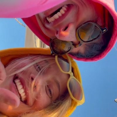 🎸FAN ACCOUNT• è tutto un giorno e vince chi sorride ☀️