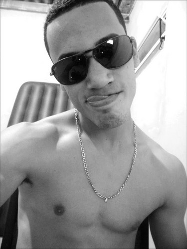 Eu nasci pobre,mais não nasci otário,eu é que não caio no conto do vigário,tenho FÉ EM DEUS pra resolver qqr parada , chega com respeito na minha quebrada! (8'